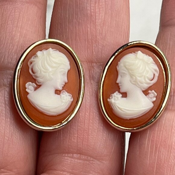 Giovanni Vintage Cameo Clip-On Earrings - Picture 2 of 6